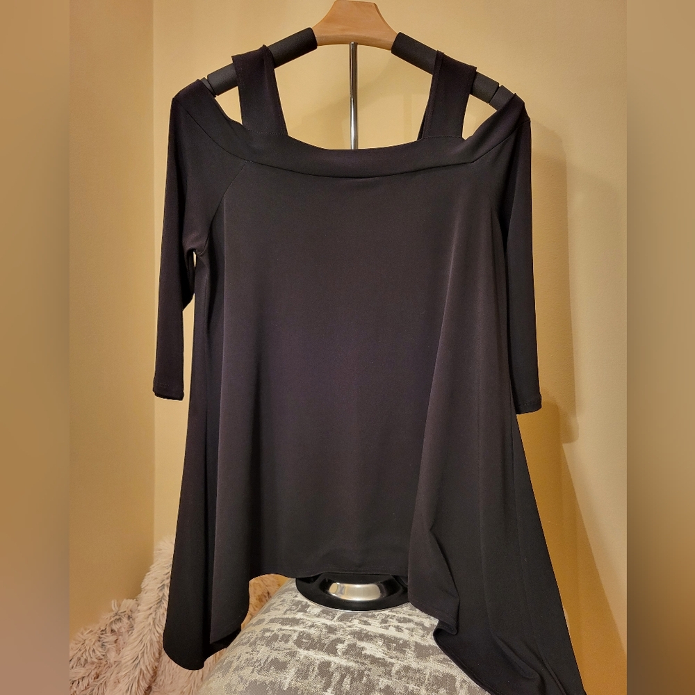 Ladies SUN WOO Black off shoulder swing top  Size L